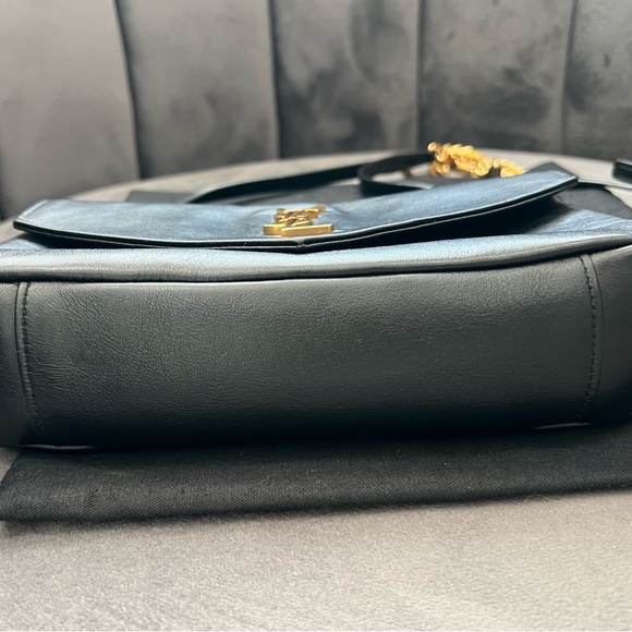 Yves Saint Laurent Envelope Crossbody Bag - Picture 5 of 17